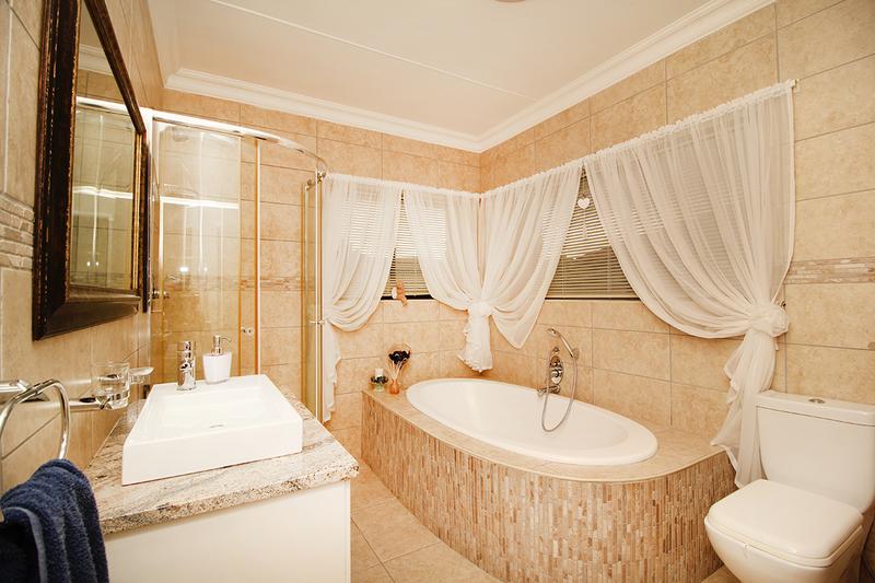 5 Bedroom Property for Sale in Village On Sea Western Cape